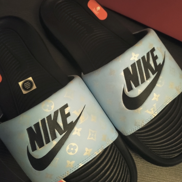 Custom Nike slides - Picture 7 of 9